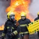 Equipe de bombeiros atendendo uma resposta a emergência, emergency response